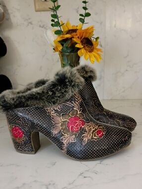 SPRING STEP HEELED CLOGS